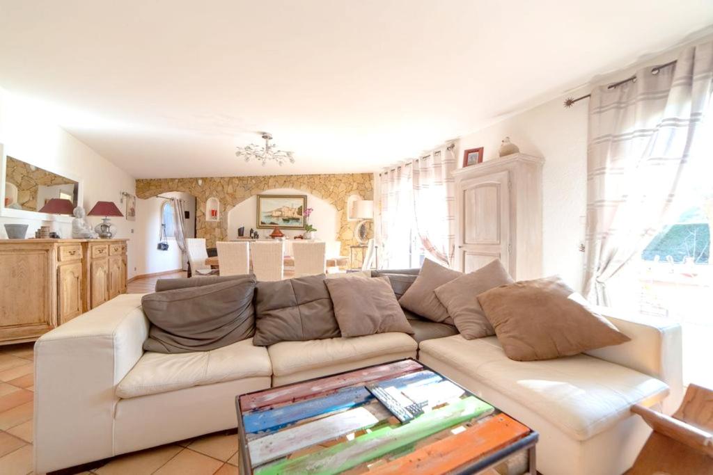 Villa De 5 Chambres A Carqueiranne Avec Piscine Privee Terrasse Amenagee Et Wifi A 5 Km De La Plage Carqueiranne Updated 21 Prices