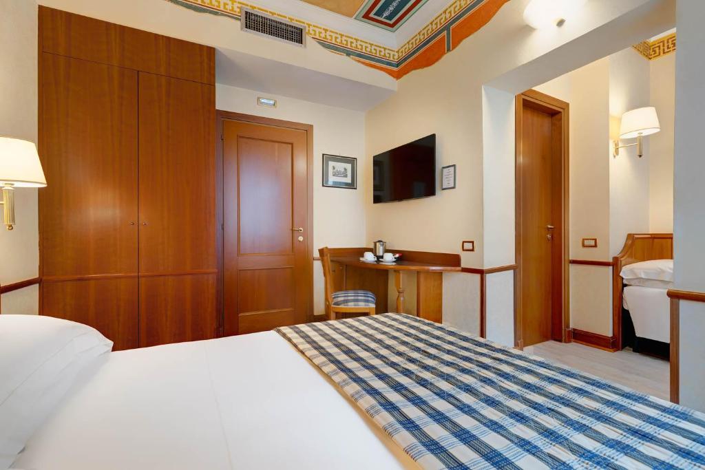 Postel nebo postele na pokoji v ubytování Hotel Amalfi