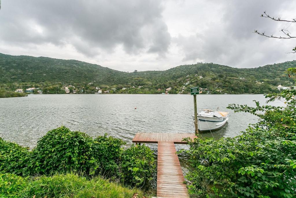  Linda casa em condomínio super seguro na Lagoa da Conceição