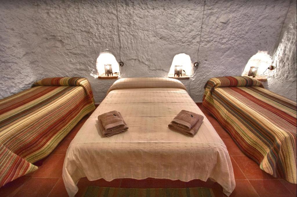 Posteľ alebo postele v izbe v ubytovaní Charming rental with shared pool in Gorafe