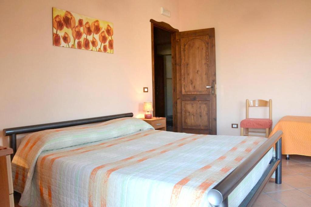 Letto o letti in una camera di One bedroom appartement with furnished balcony and wifi at Nicolosi