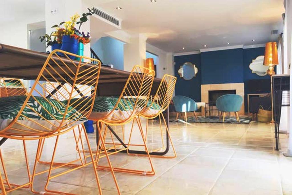 Posedenie v ubytovaní Elegant Villa Marbella + Pool