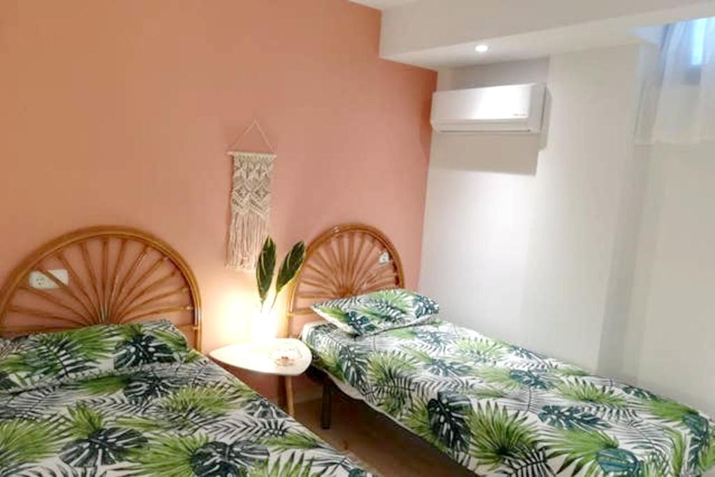 Posteľ alebo postele v izbe v ubytovaní Elegant Villa Marbella + Pool