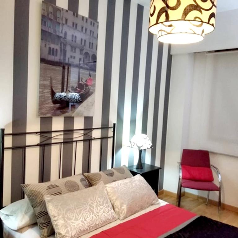 En eller flere senger på et rom på One bedroom appartement with wifi at Orense