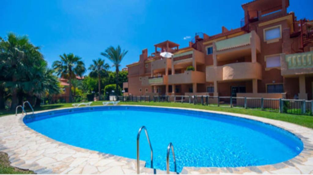 Bazén v ubytovaní Spacious Apartment in Marbella, Pool alebo v jeho blízkosti