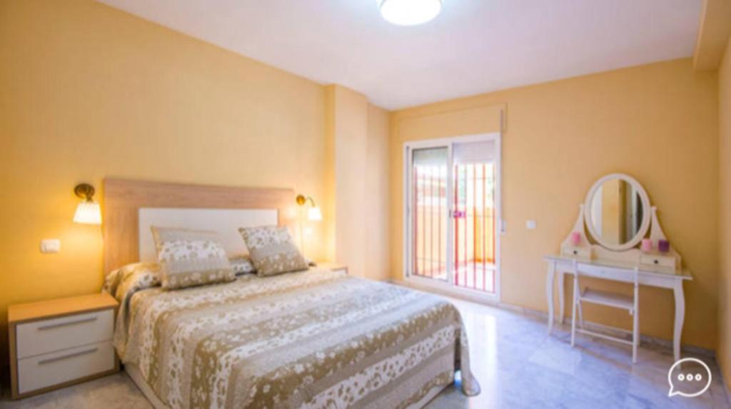 Posteľ alebo postele v izbe v ubytovaní Spacious Apartment in Marbella, Pool