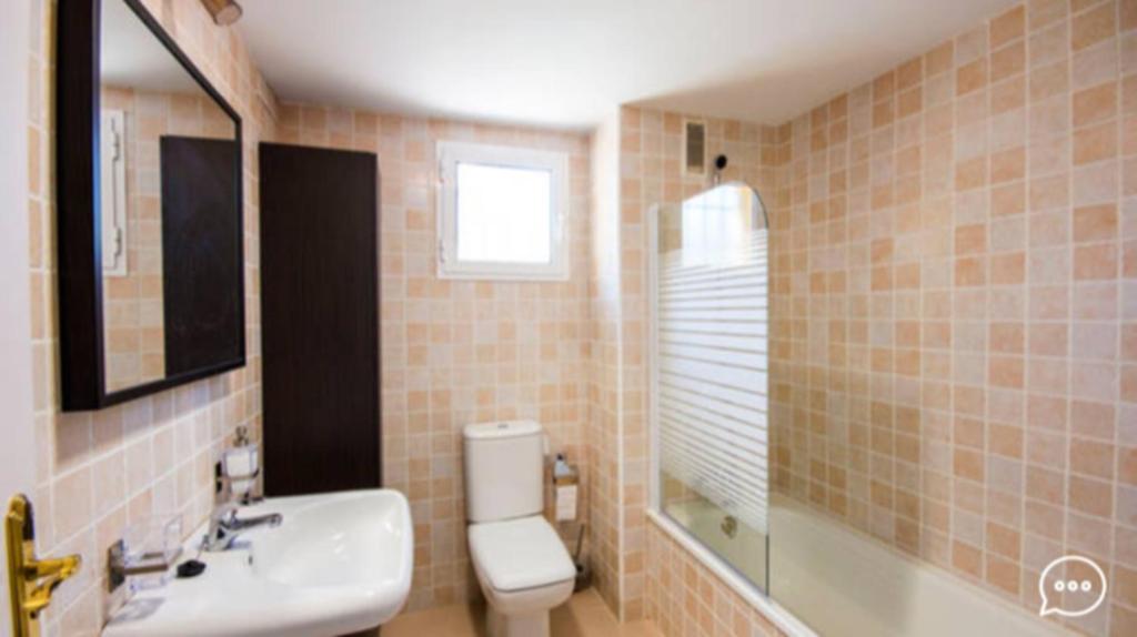 Kúpeľňa v ubytovaní Spacious Apartment in Marbella, Pool