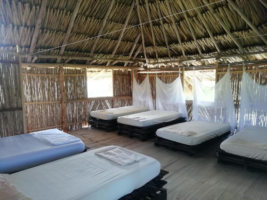 Postel nebo postele na pokoji v ubytování Moon Wind Tayrona Hostel