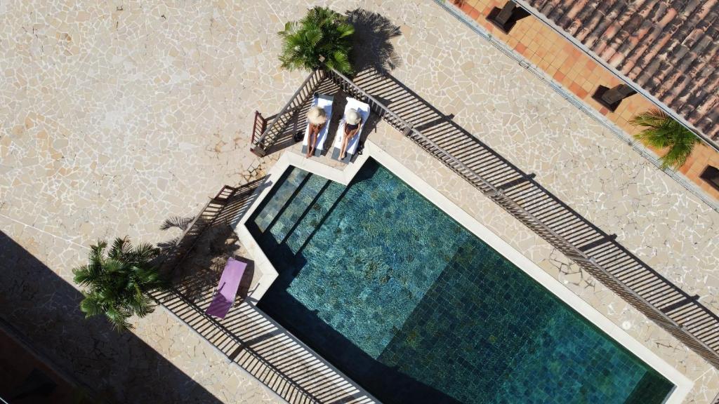 Bazén v ubytování Domaine du Château nebo v jeho okolí