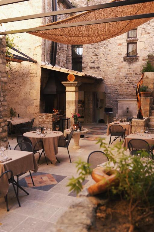 Restaurace v ubytování Hôtel la Fête en Provence