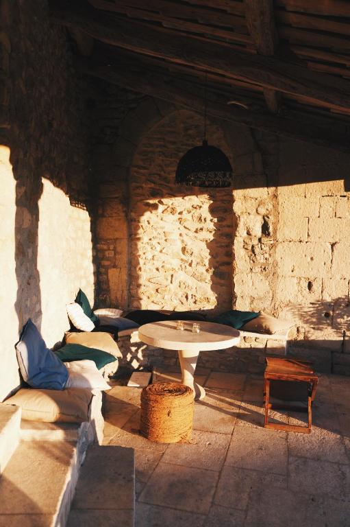 Posezení v ubytování Hôtel la Fête en Provence