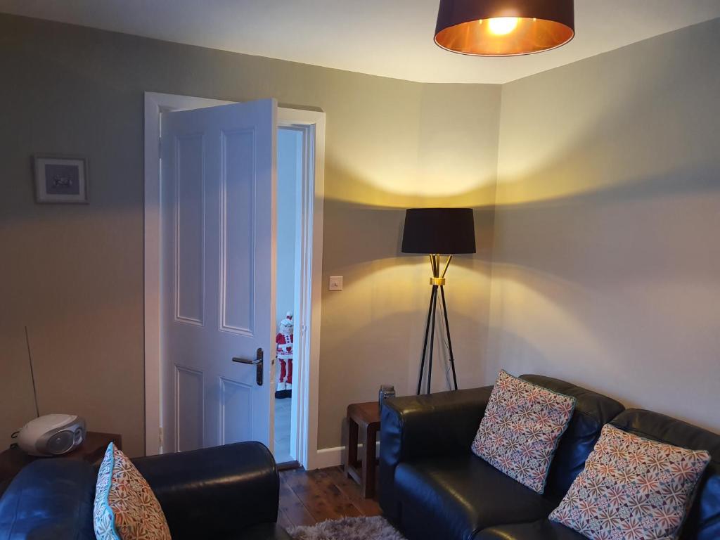 Posezení v ubytování Jack's Place Beautiful 3-Bed House Donegal