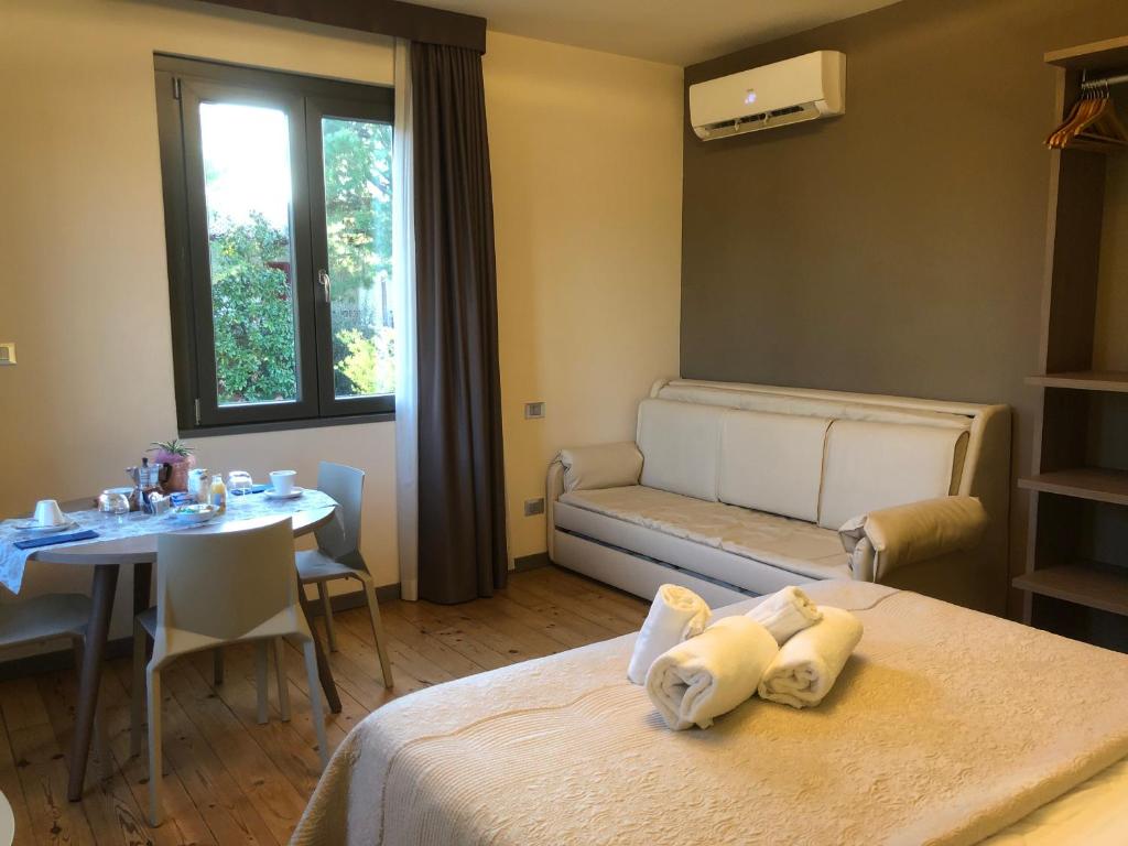 Posteľ alebo postele v izbe v ubytovaní International Rooms & Apartments