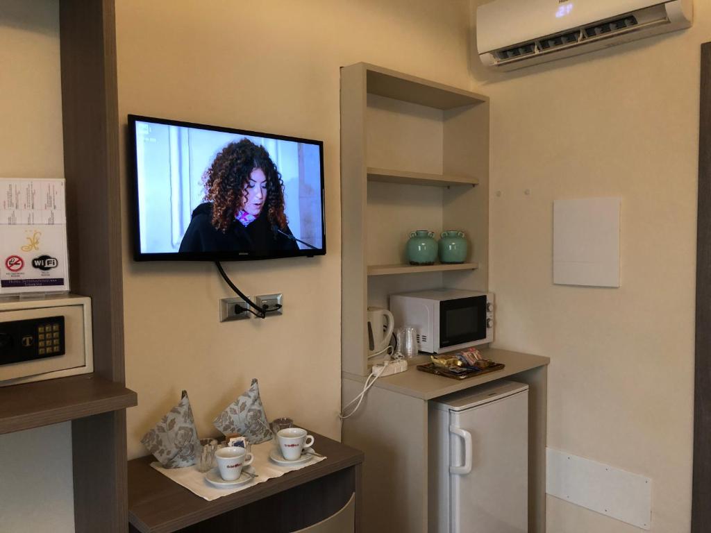 Televízia a/alebo spoločenská miestnosť v ubytovaní International Rooms & Apartments