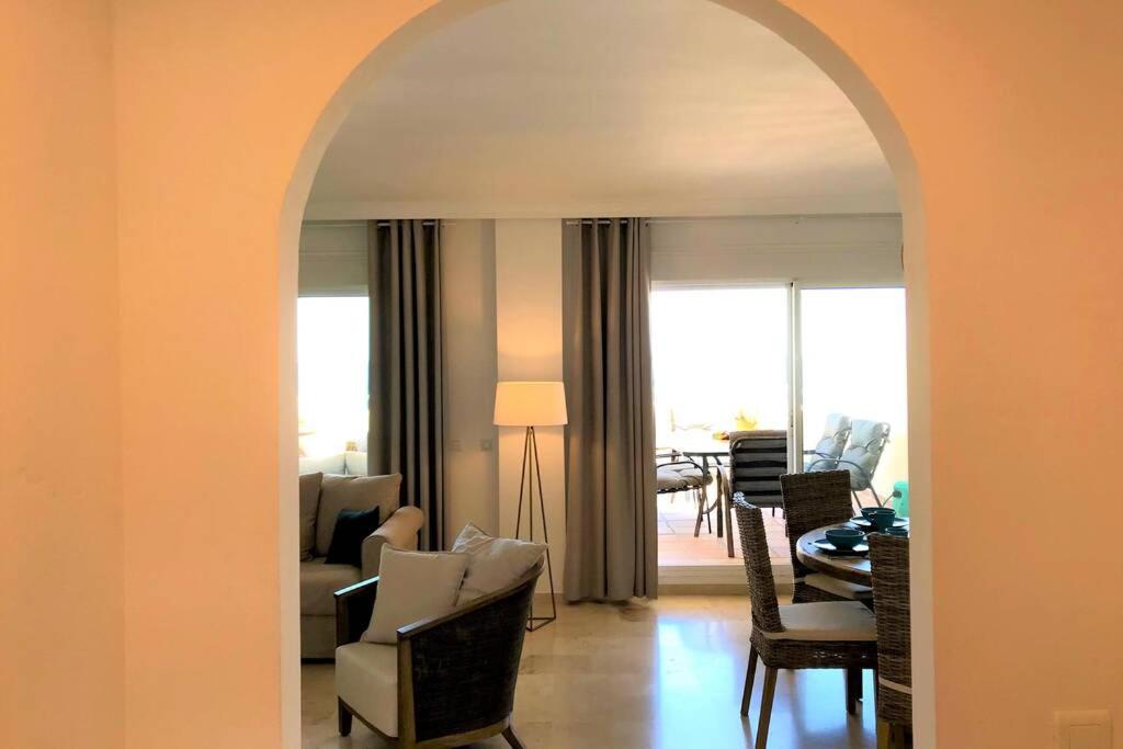Posedenie v ubytovaní PENTHOUSE BERMUDA BEACH 2
