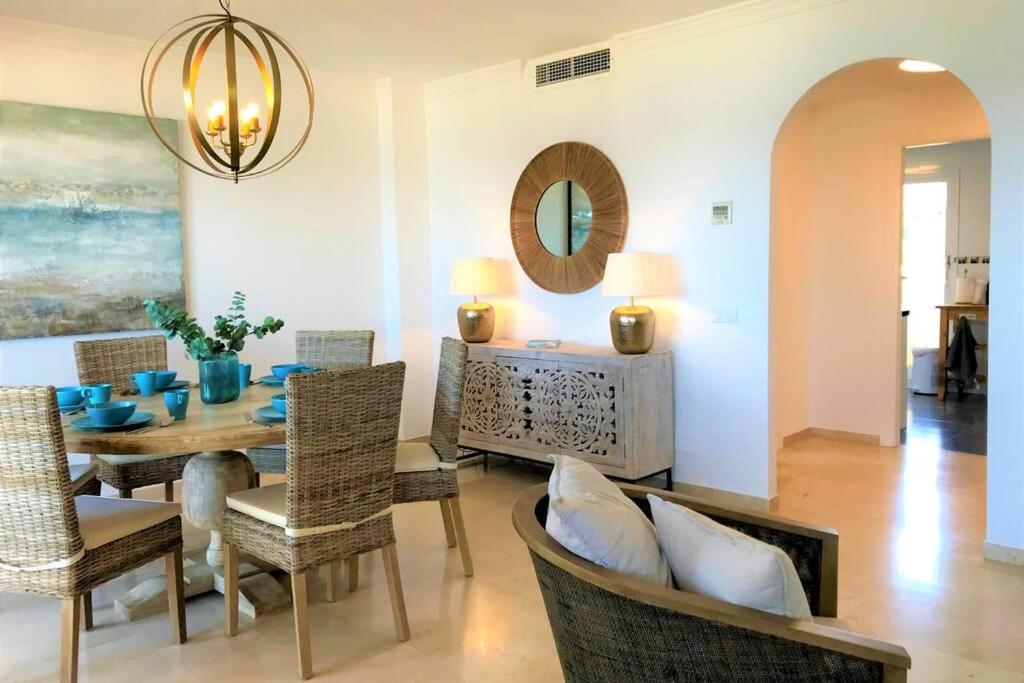 Posedenie v ubytovaní PENTHOUSE BERMUDA BEACH 2