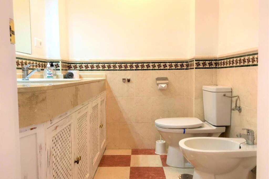 Kúpeľňa v ubytovaní PENTHOUSE BERMUDA BEACH 2