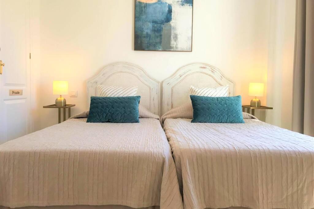 Posteľ alebo postele v izbe v ubytovaní PENTHOUSE BERMUDA BEACH 2