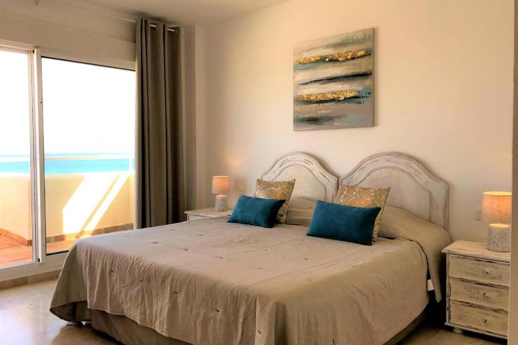 Posteľ alebo postele v izbe v ubytovaní PENTHOUSE BERMUDA BEACH 2