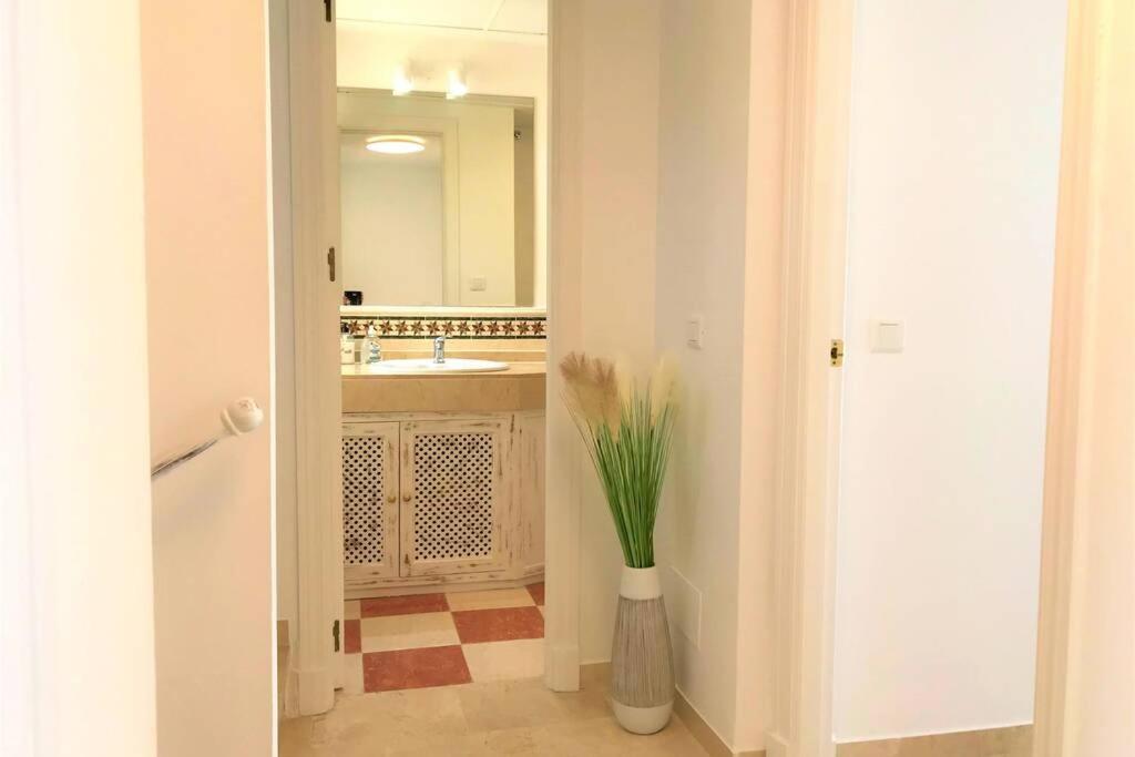 Kúpeľňa v ubytovaní PENTHOUSE BERMUDA BEACH 2