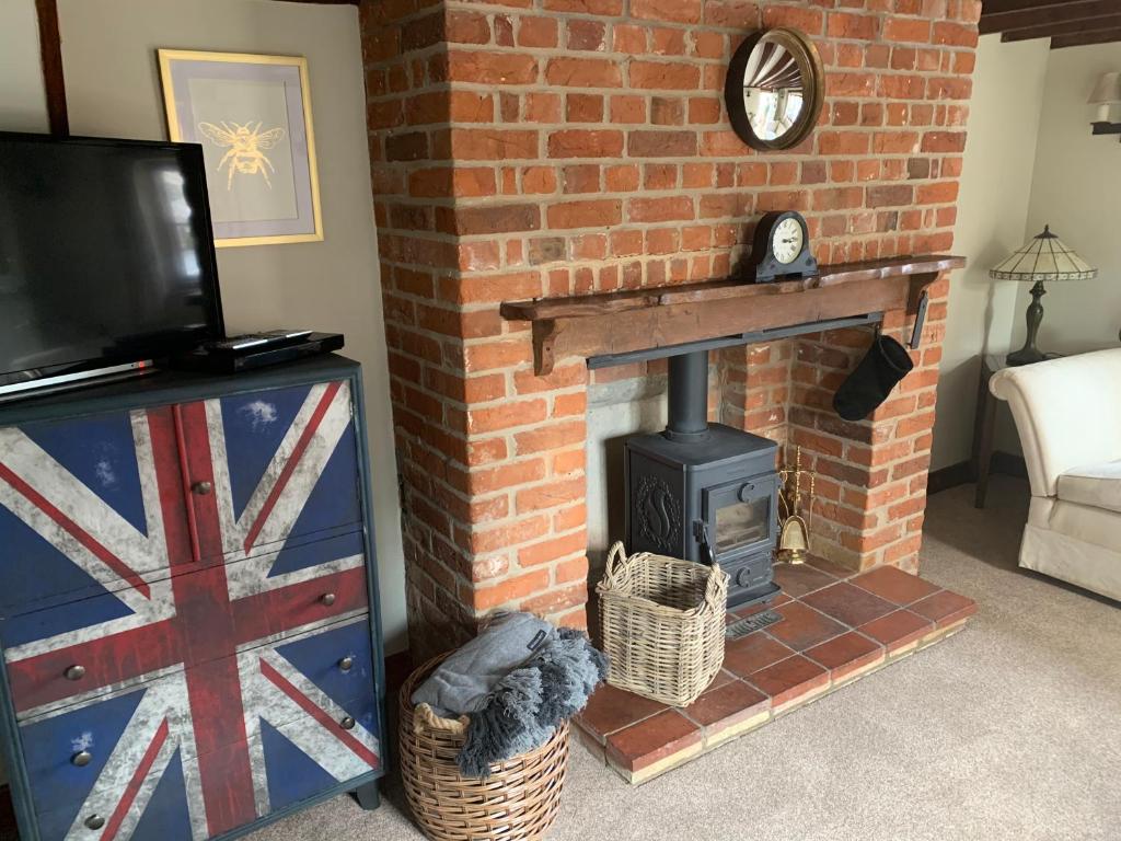 Cosy North Norfolk cottage with wood-burner