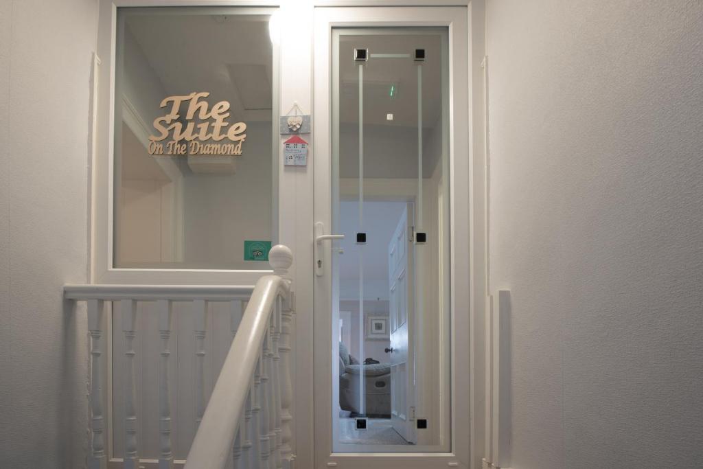 Fotografie z fotogalerie ubytování Charming 2-Bed Apartment in Donegal Town Centre v destinaci Donegal
