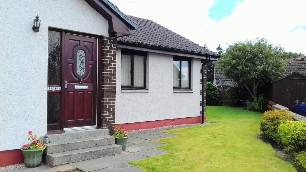 2 Bed home with private garden in the Highlands