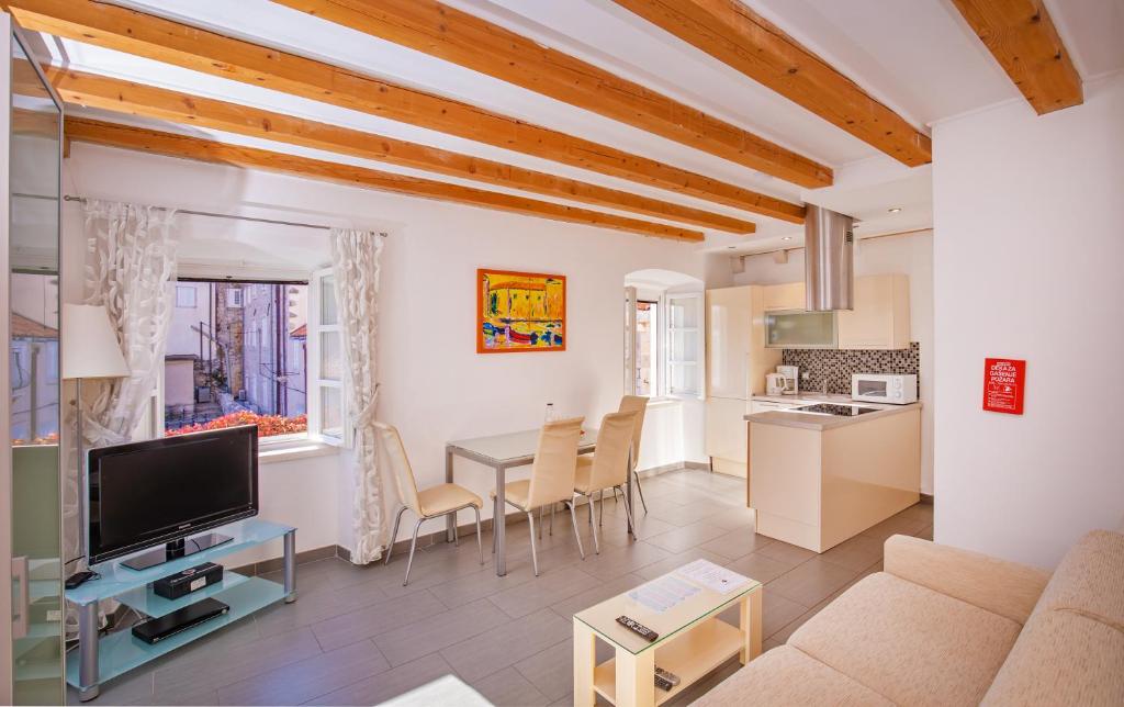 Kuchyňa alebo kuchynka v ubytovaní Apartments Espana 2