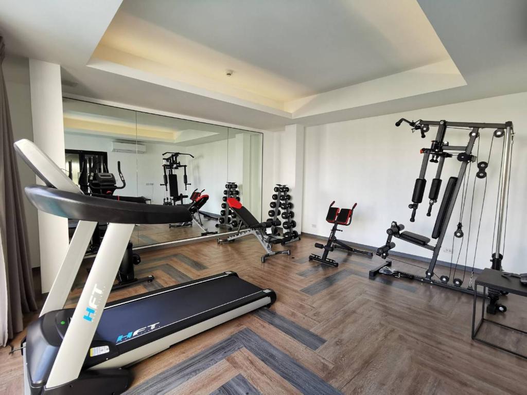Fitness centrum a/nebo fitness zařízení v ubytování Gate43 Airport Hotel