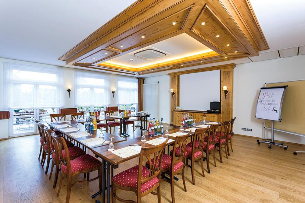 TV a/nebo společenská místnost v ubytování Hotel Hirsch