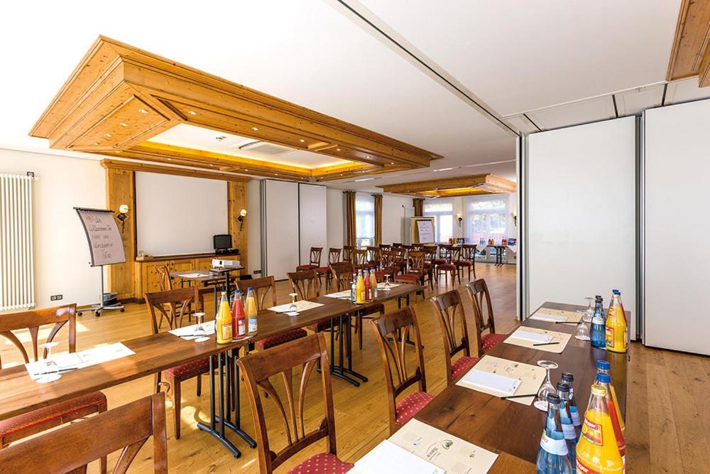 Restaurace v ubytování Hotel Hirsch