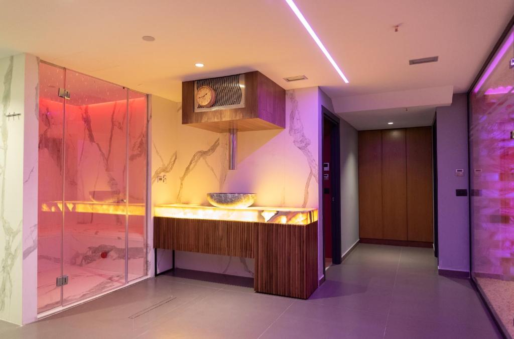 Black Diamond Hotel - Image 3