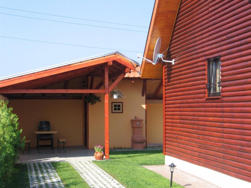 Budova, kde se prázdninový dům nachází