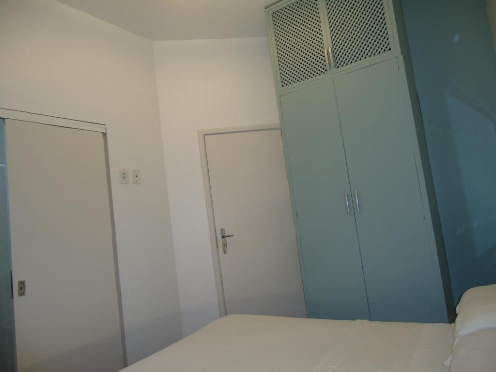  Copacabana 3 quartos ar cond a 2 qds da praia