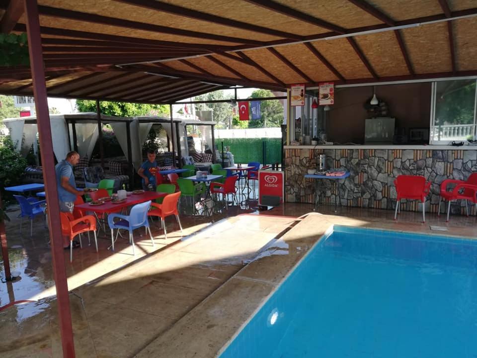 Bazén v ubytování Şato Apart Hotel nebo v jeho okolí