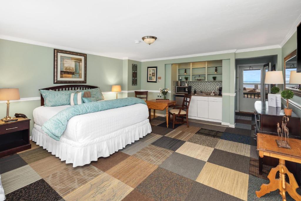 Nantasket Beach Hotel - 