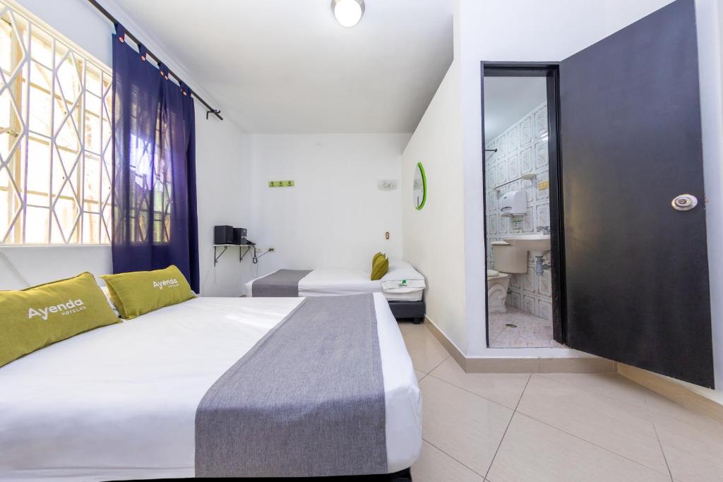 Postel nebo postele na pokoji v ubytování Ayenda 1231 Paradise Center