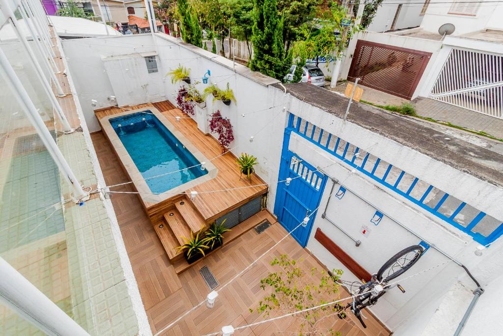 Uma vista da piscina em Club Suites - Aeroporto Congonhas ou nos arredores