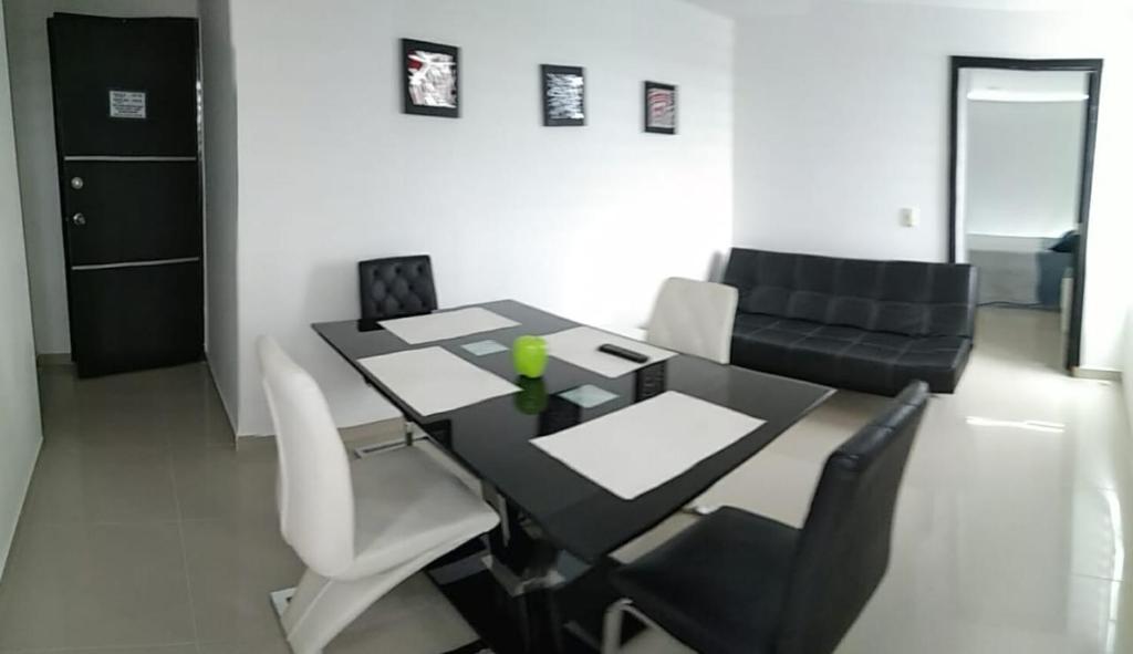Aparta Estudios Edificio Valeria - Apartamento Superior