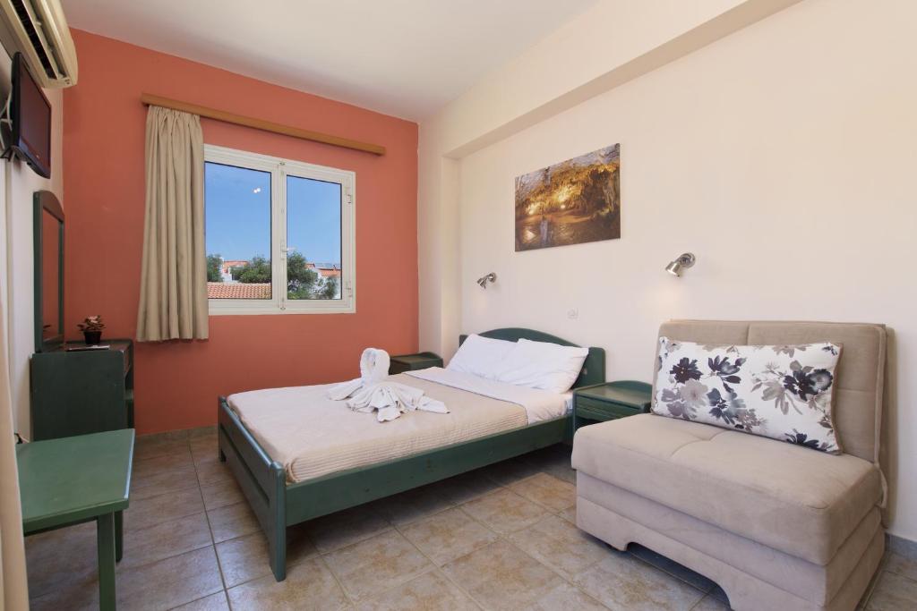 Postel nebo postele na pokoji v ubytování Theodora Studios & Apartments