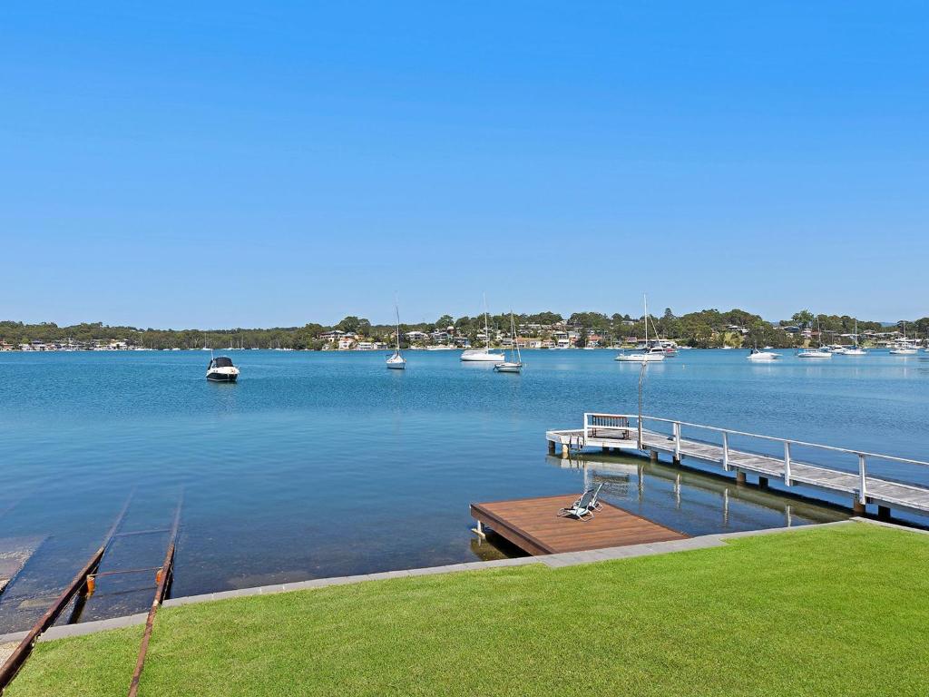 Waterfront Relaxation - Housity