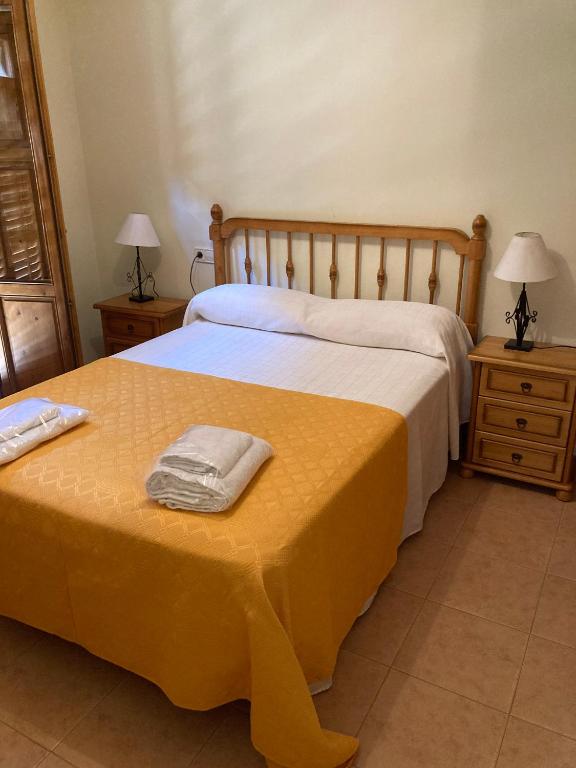 Postel nebo postele na pokoji v ubytování Casa Encuentra, en el Pirineo al lado de Ainsa