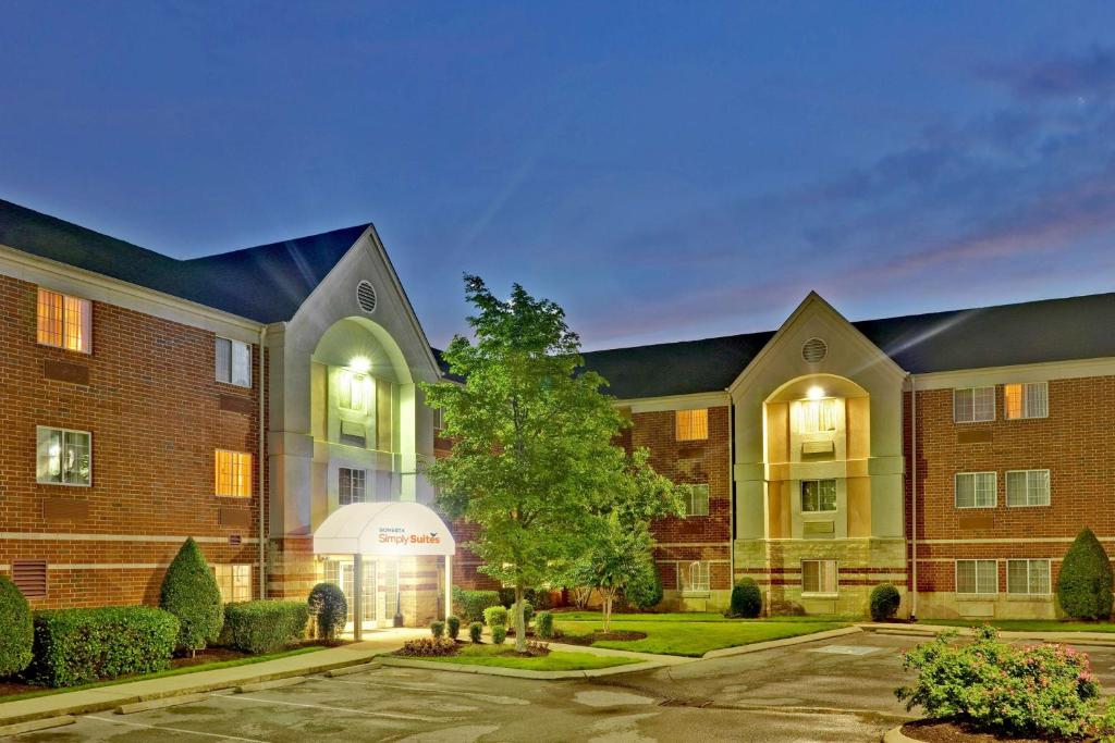 a large brick building with a tree in front of it at Sonesta Simply Suites Nashville Brentwood in Brentwood