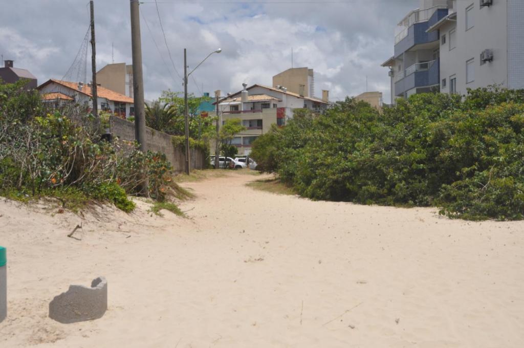  Pé na areia