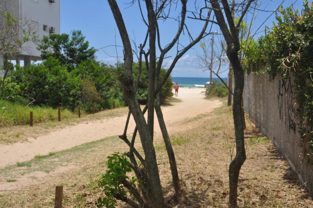  Pé na areia