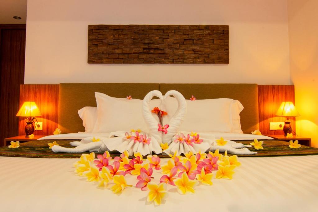 Een bed of bedden in een kamer bij Diva Lombok Resort