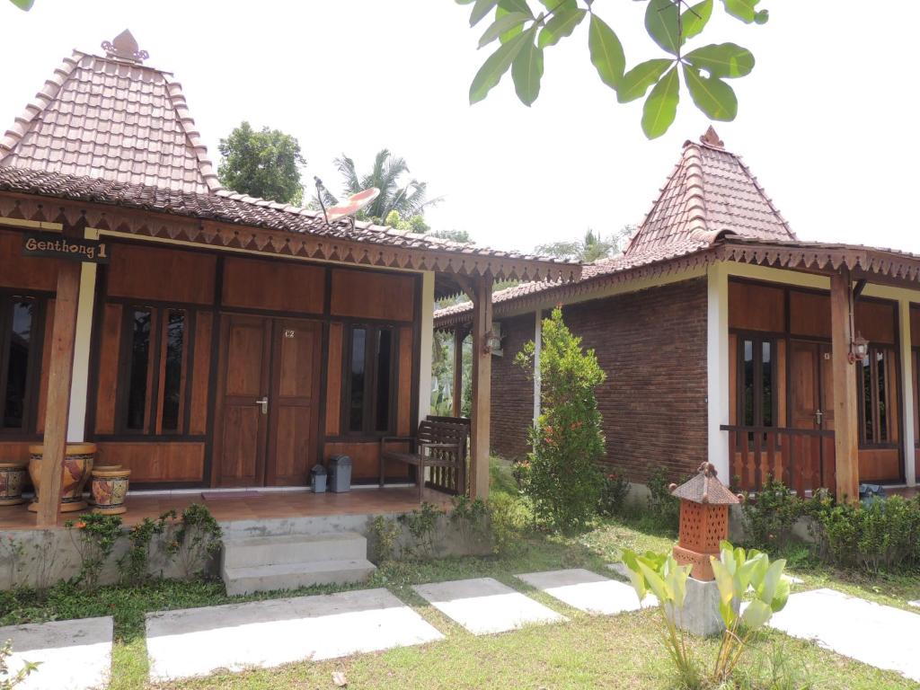 Balkondes Karanganyar Pottery Academy