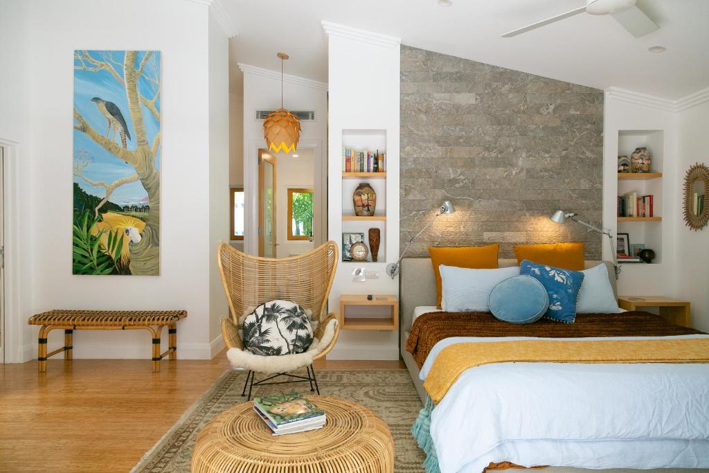Postel nebo postele na pokoji v ubytování Pineapple Petes Beach House