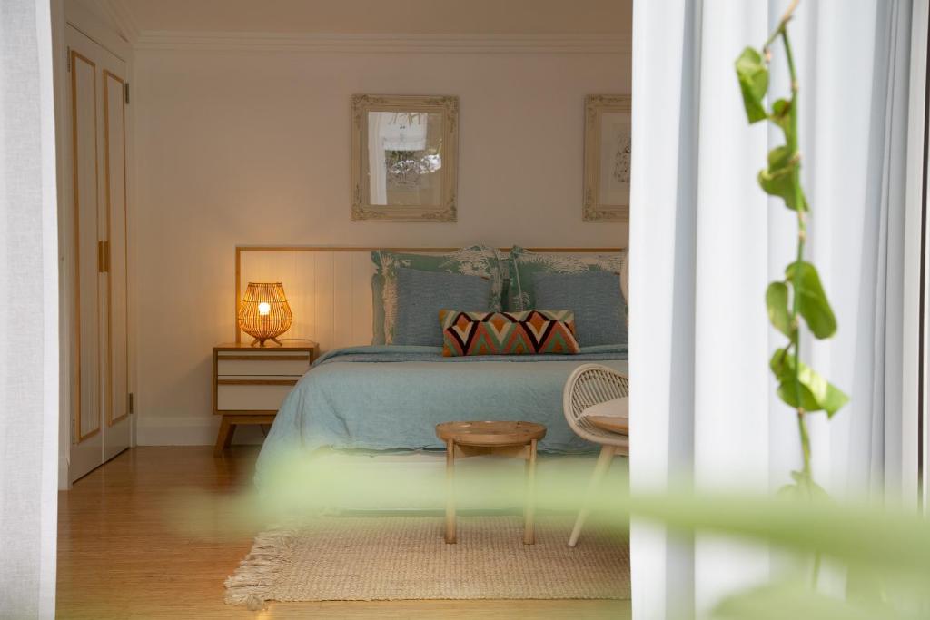 Postel nebo postele na pokoji v ubytování Pineapple Petes Beach House