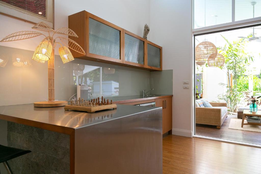 Kuchyň nebo kuchyňský kout v ubytování Pineapple Petes Beach House
